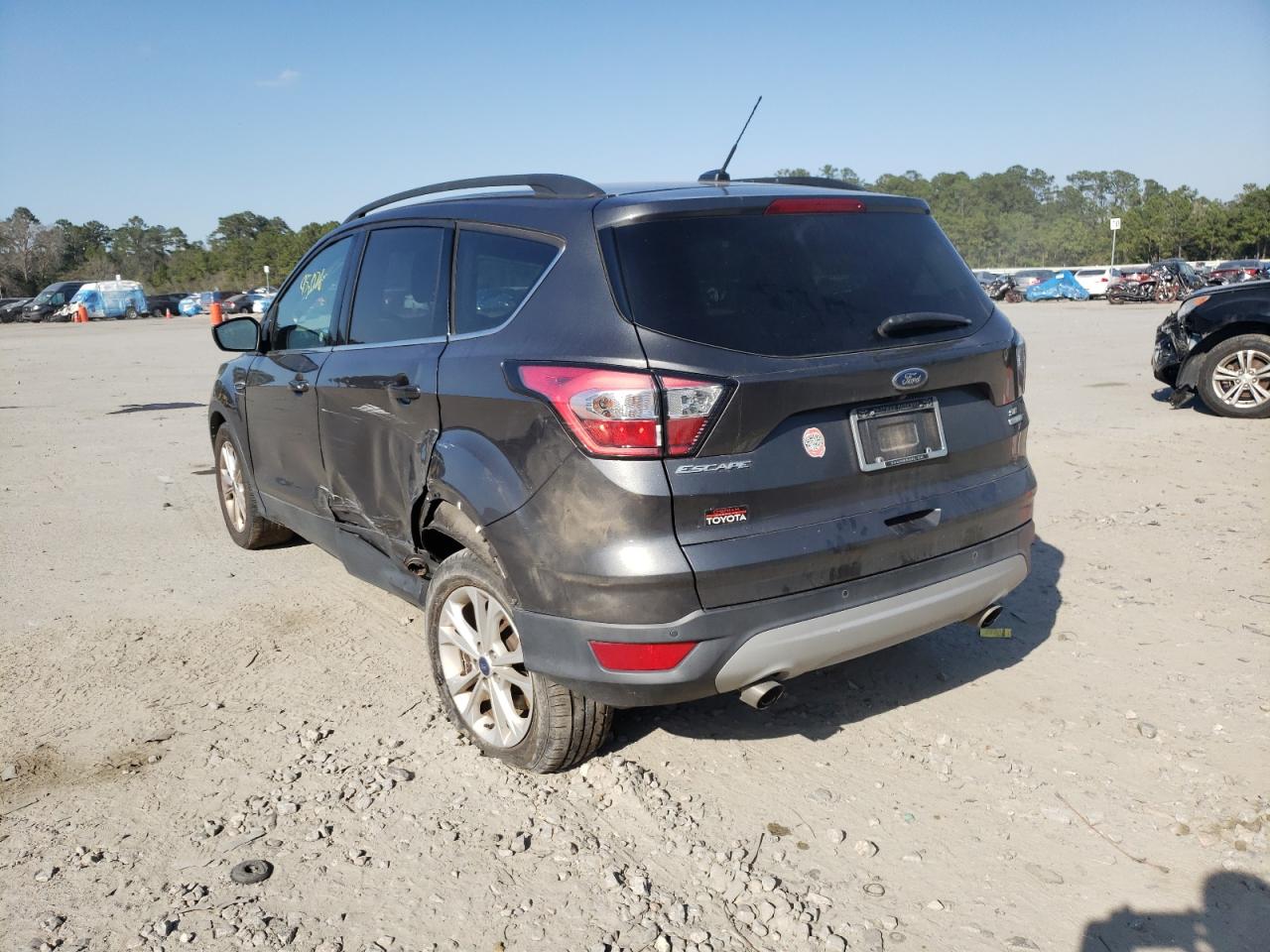 Photo 3 from auction – 2017 FORD ESCAPE SE with VIN 1FMCU0GD9HUD73497