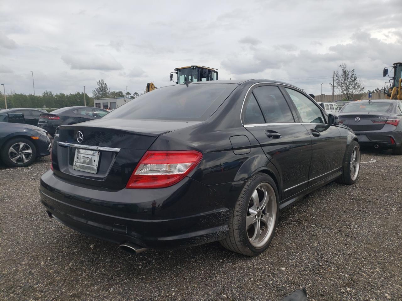 Photo 4 from auction – 2011 MERCEDES-BENZ C 300 with VIN WDDGF5EB2BR162060