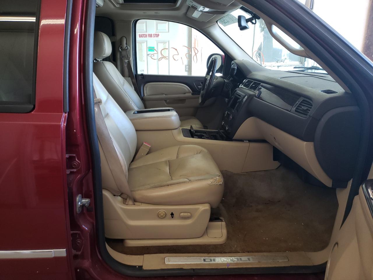 Photo 5 from auction – 2010 GMC YUKON DENA with VIN 1GKUKEEF6AR226051