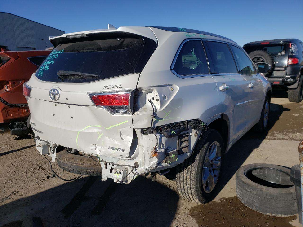 Photo 4 from auction – 2014 TOYOTA HIGHLANDER with VIN 5TDYKRFH3ES036932