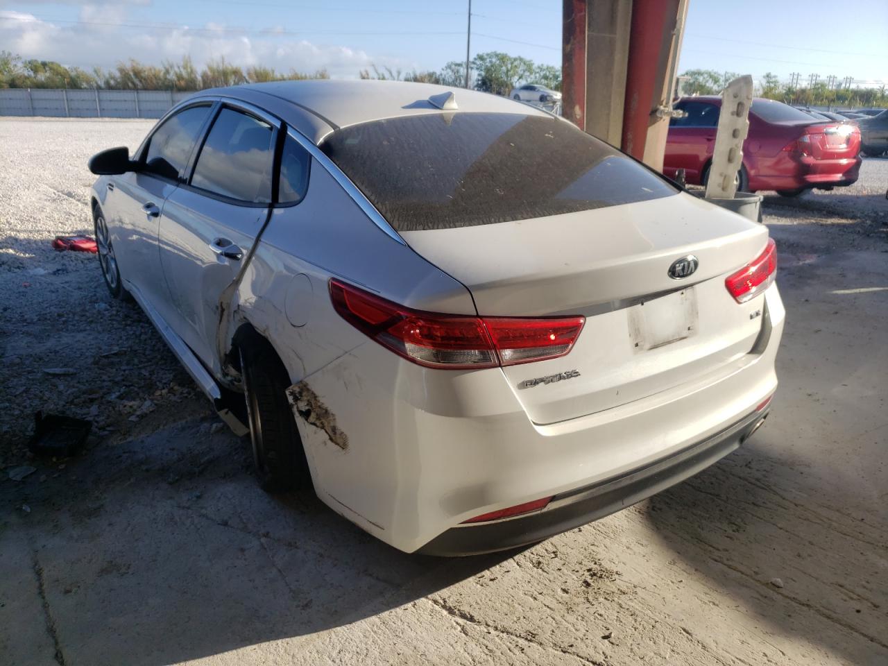 Photo 3 from auction – 2016 KIA OPTIMA EX with VIN 5XXGU4L39GG044717