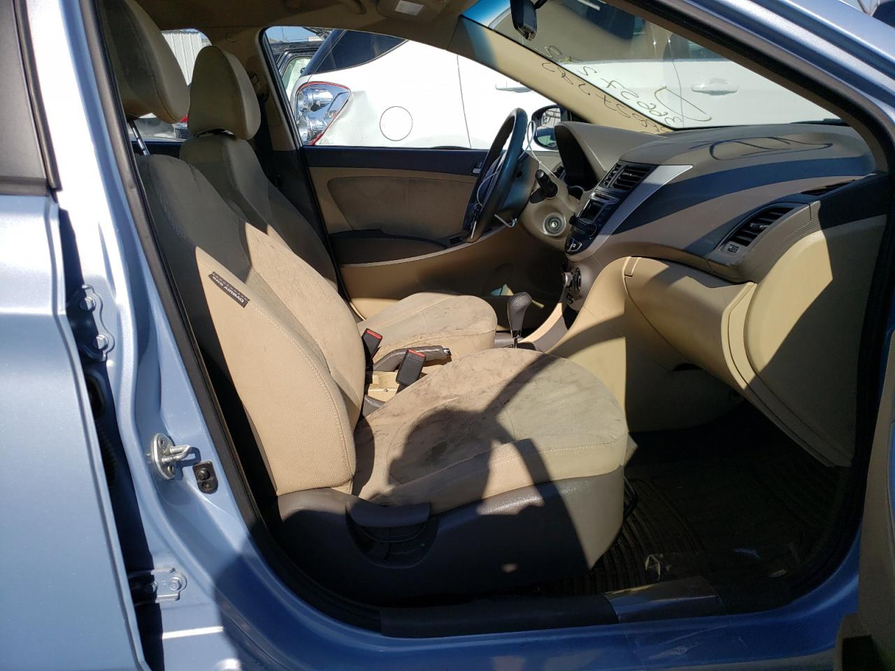 Photo 5 from auction – 2014 HYUNDAI ACCENT GLS with VIN KMHCT4AEXEU625426