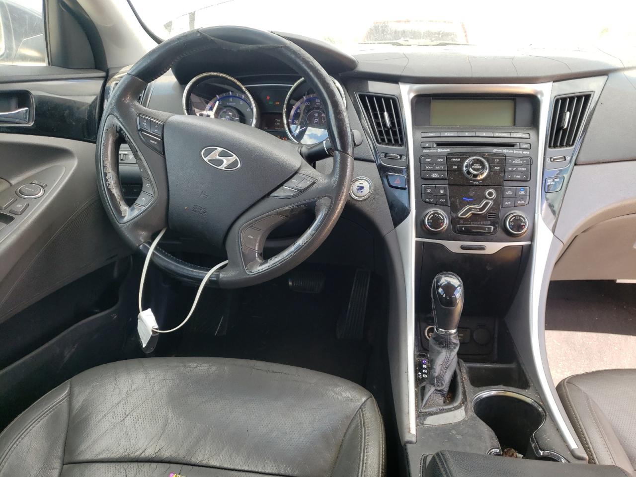 Photo 9 from auction – 2011 HYUNDAI SONATA SE with VIN 5NPEC4AC4BH189402