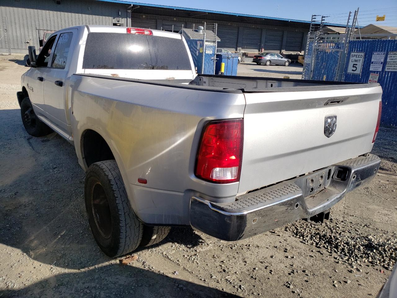 Photo 3 from auction – 2015 RAM 3500 ST with VIN 3C63RPGLXFG533495