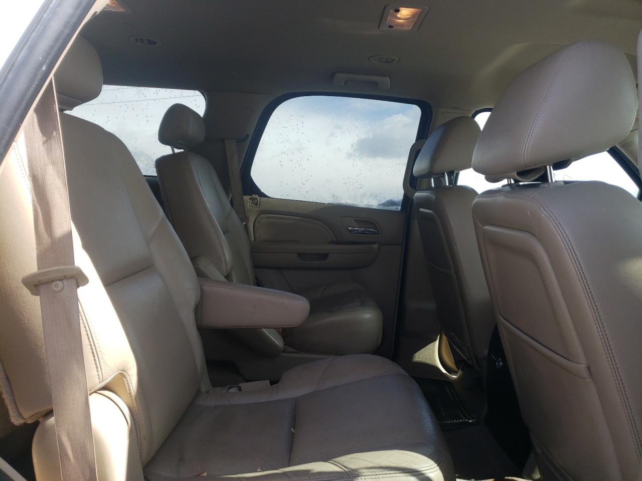 Photo 6 from auction – 2010 CADILLAC ESCALADE with VIN 1GYUKAEFXAR159906