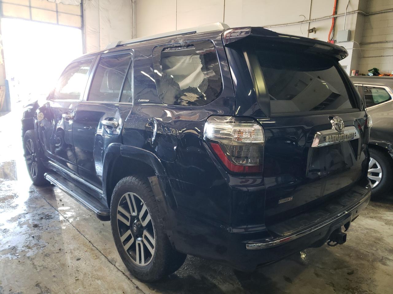 Photo 3 from auction – 2018 TOYOTA 4RUNNER SR with VIN JTEBU5JR5J5516071