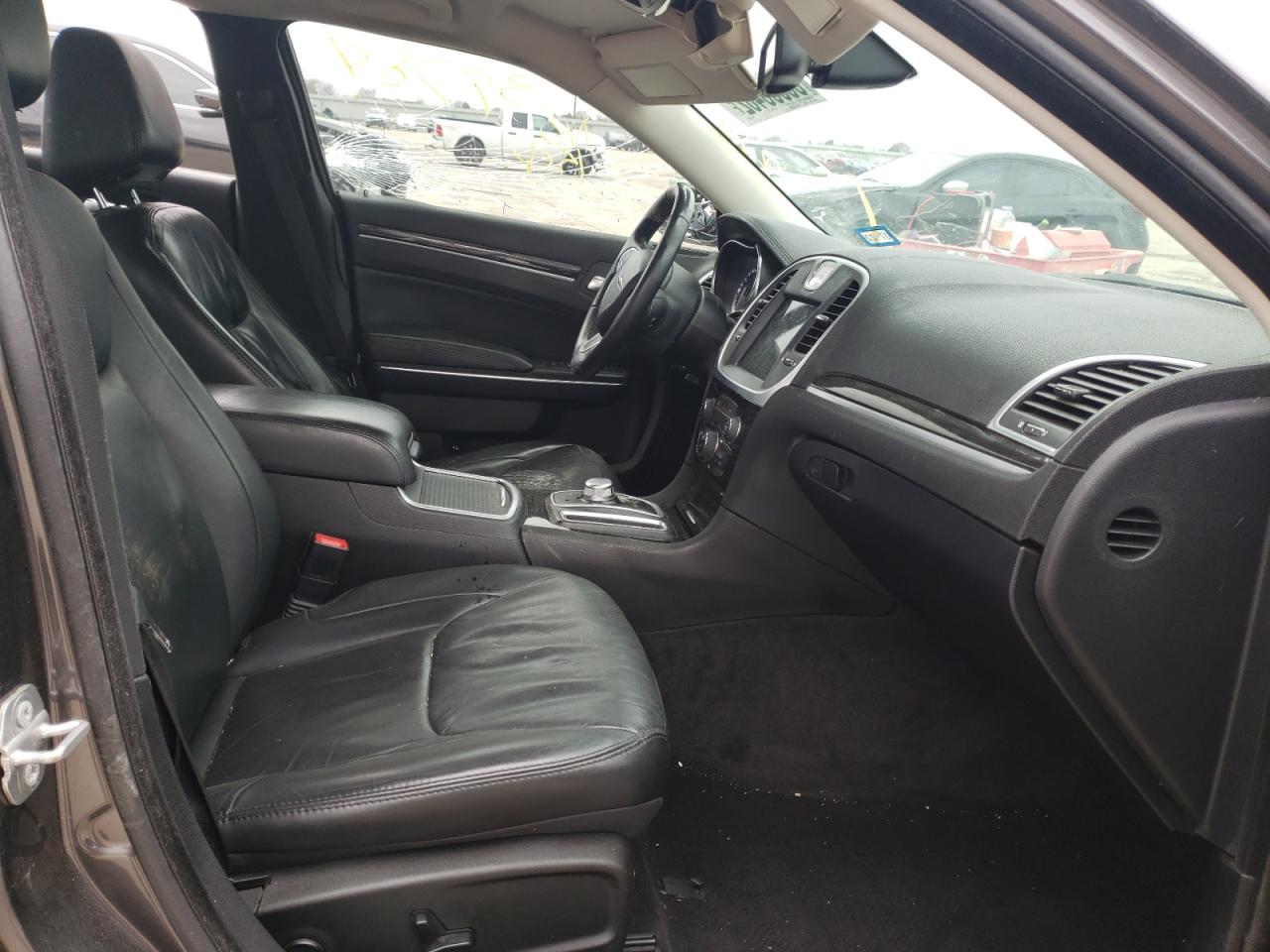 Photo 5 from auction – 2016 CHRYSLER 300 LIMITE with VIN 2C3CCAAG5GH135507
