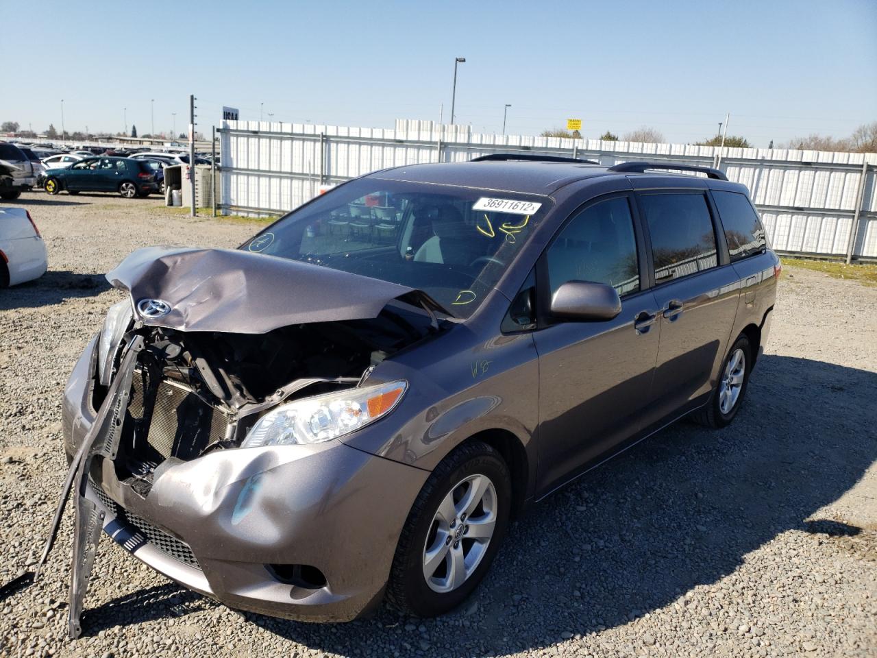Photo 2 from auction – 2016 TOYOTA SIENNA LE with VIN 5TDKK3DC2GS708444