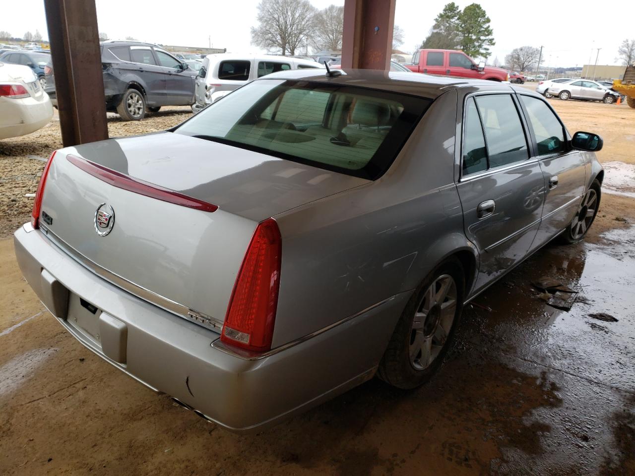 Photo 4 from auction – 2007 CADILLAC DTS with VIN 1G6KD57YX7U110713