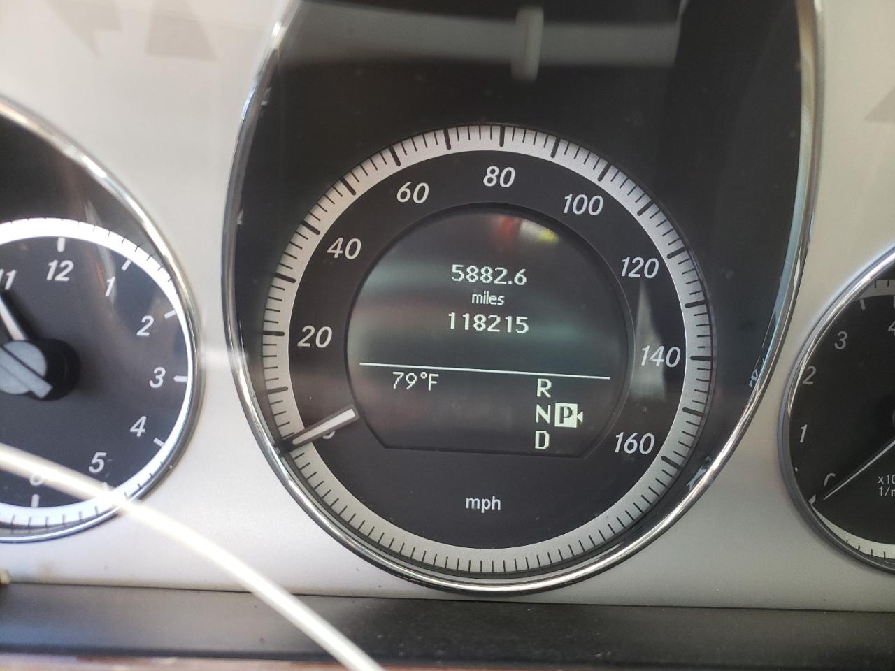 Photo 8 from auction – 2010 MERCEDES-BENZ E 350 with VIN WDDHF5GB7AA170508