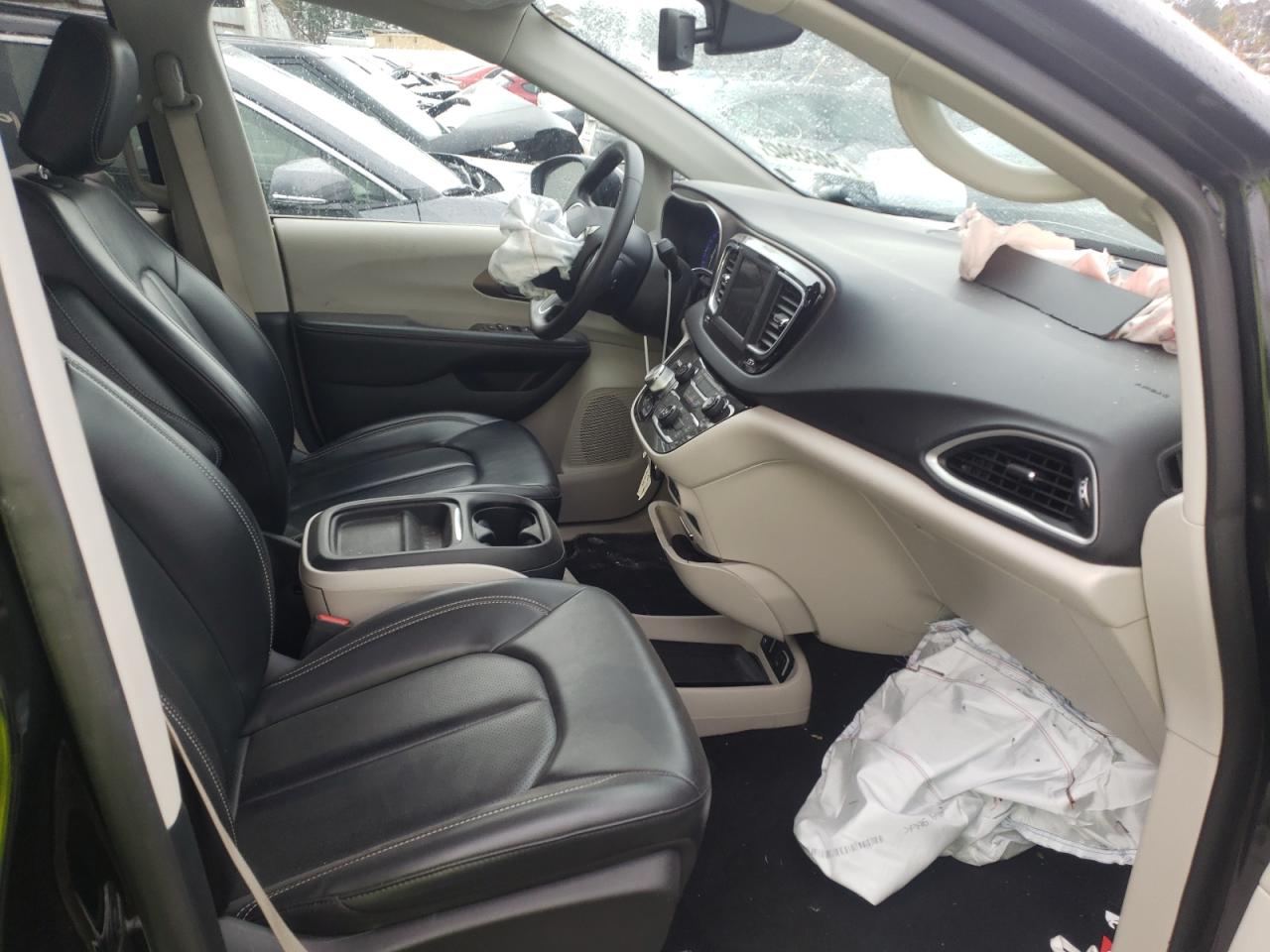 Photo 5 from auction – 2020 CHRYSLER VOYAGER LX with VIN 2C4RC1DG8LR262239