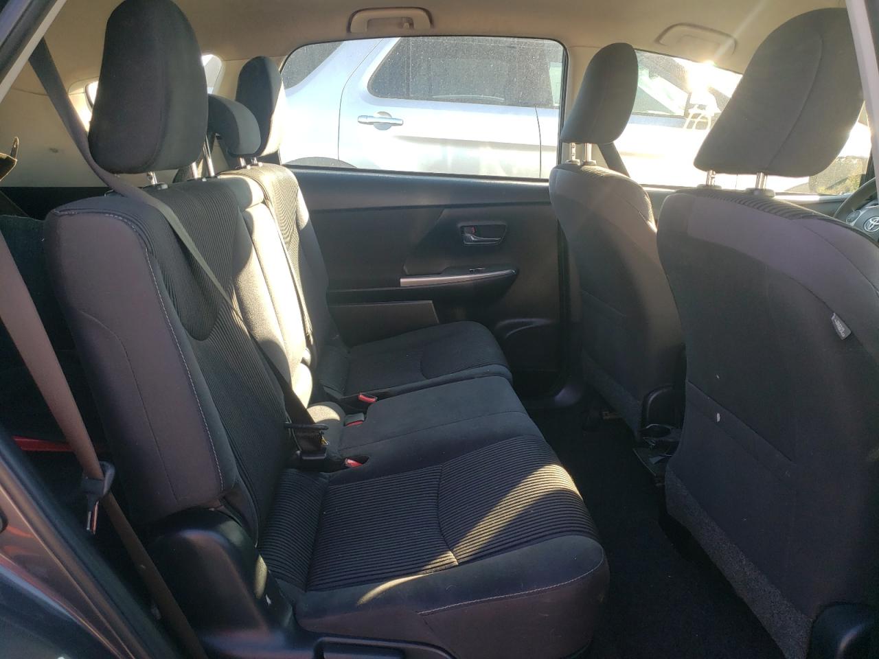 Photo 6 from auction – 2015 TOYOTA PRIUS with VIN JTDZN3EU4FJ019790