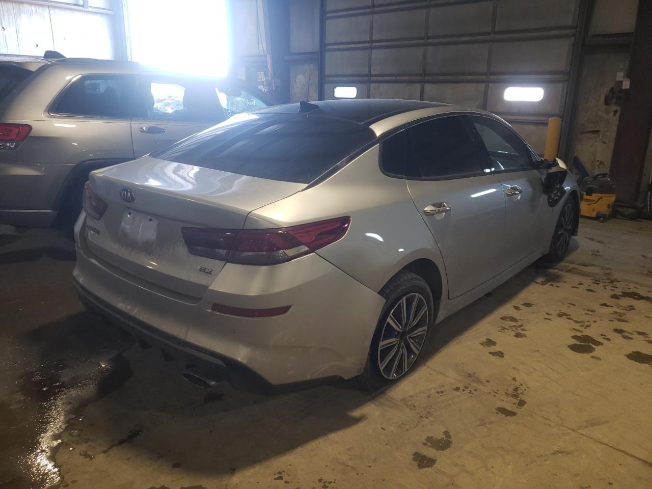Photo 4 from auction – 2020 KIA OPTIMA EX with VIN 5XXGU4L10LG399977