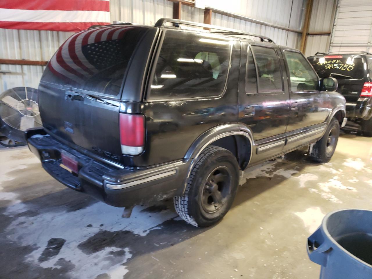 Photo 4 from auction – 1999 CHEVROLET BLAZER with VIN 1GNCS13W2X2199782
