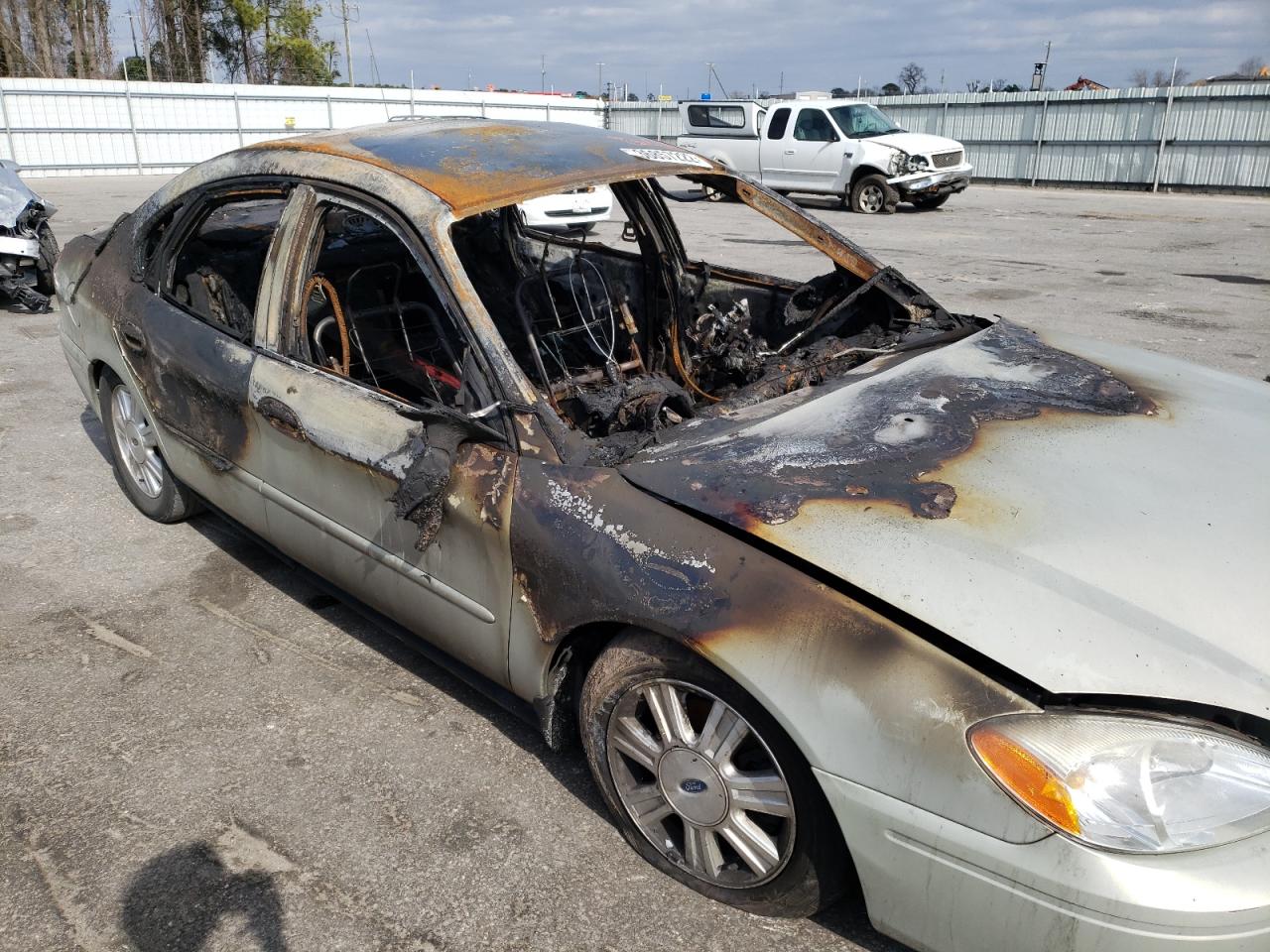 Photo 10 from auction – 2005 FORD TAURUS SEL with VIN 1FAHP56S45A187593