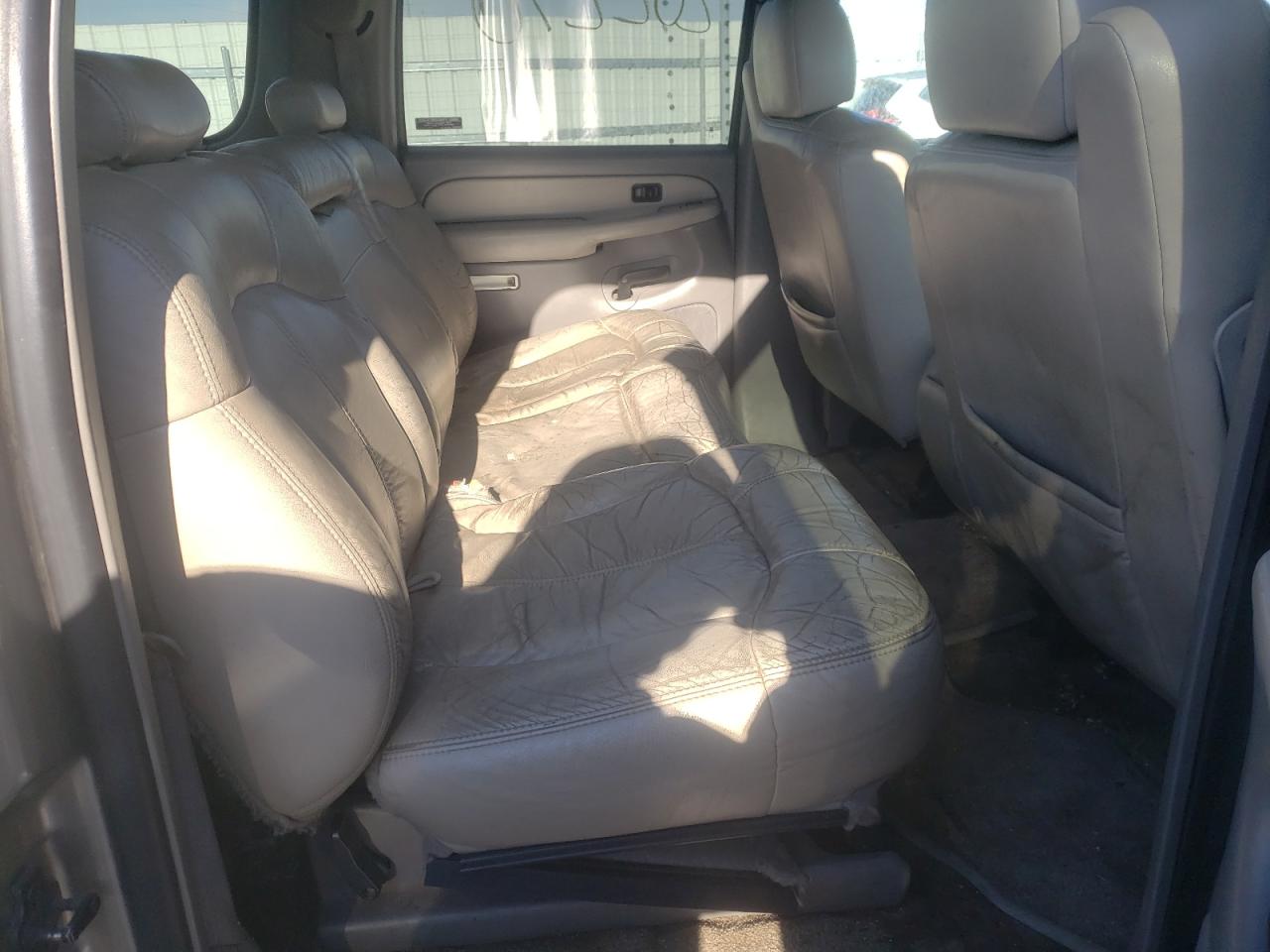 Photo 6 from auction – 2000 CHEVROLET SUBURBAN K with VIN 3GNFK16T4YG182800