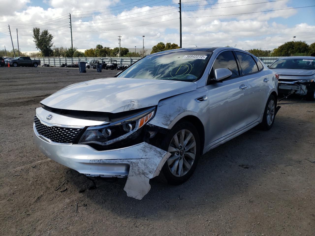 Photo 2 from auction – 2016 KIA OPTIMA EX with VIN 5XXGU4L33GG119654