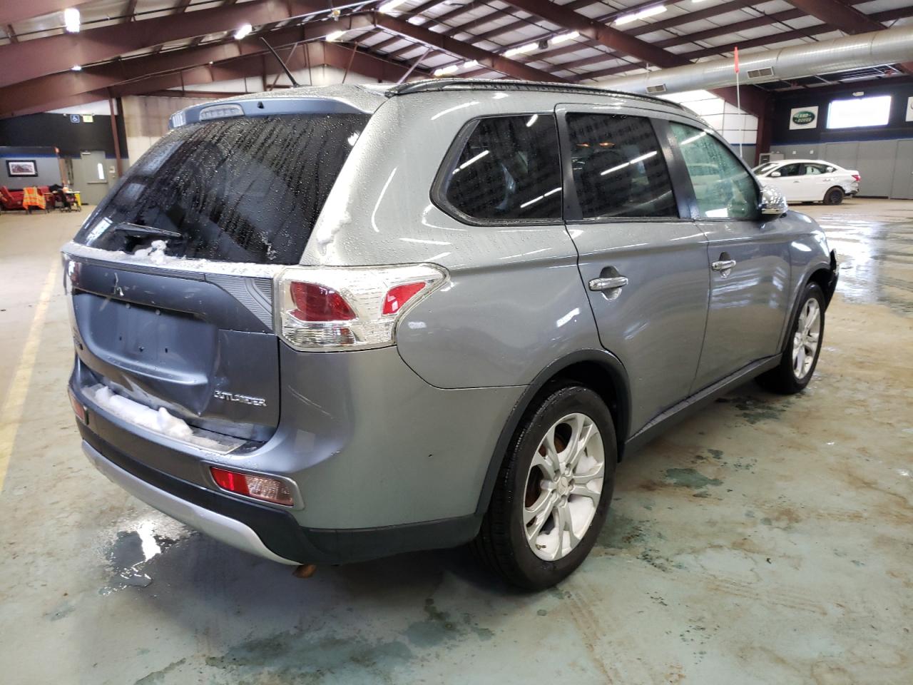 Photo 4 from auction – 2015 MITSUBISHI OUTLANDER with VIN JA4AD3A39FZ004162