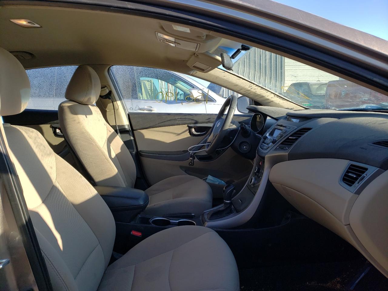 Photo 5 from auction – 2016 HYUNDAI ELANTRA SE with VIN 5NPDH4AE2GH715063