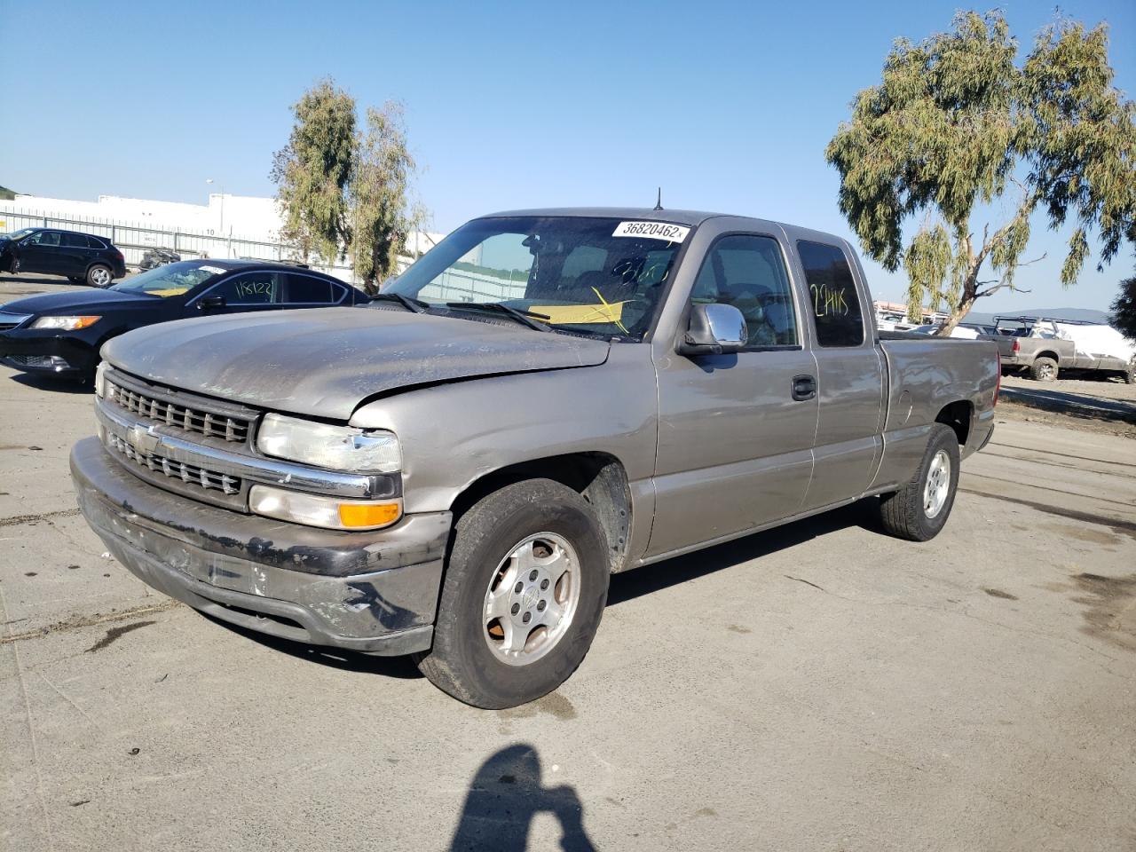 Photo 2 from auction – 2001 CHEVROLET SILVERADO with VIN 2GCEC19TX11379188
