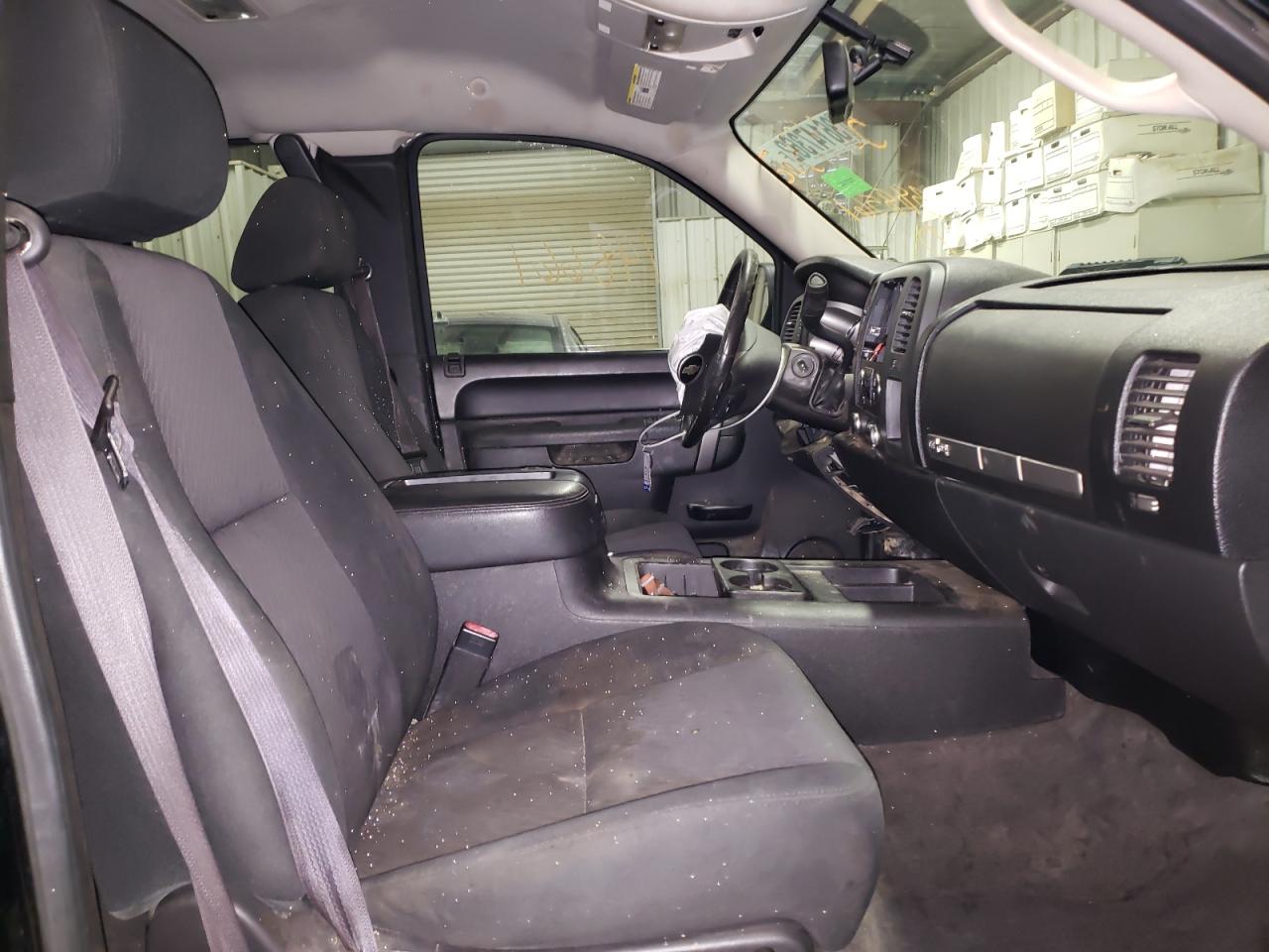 Photo 5 from auction – 2013 CHEVROLET SILVERADO with VIN 1GCRKSE79DZ388561