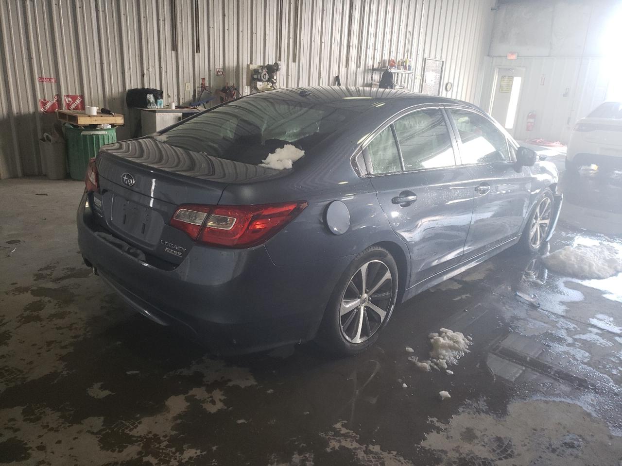 Photo 4 from auction – 2015 SUBARU LEGACY 2.5 with VIN 4S3BNAN68F3039861