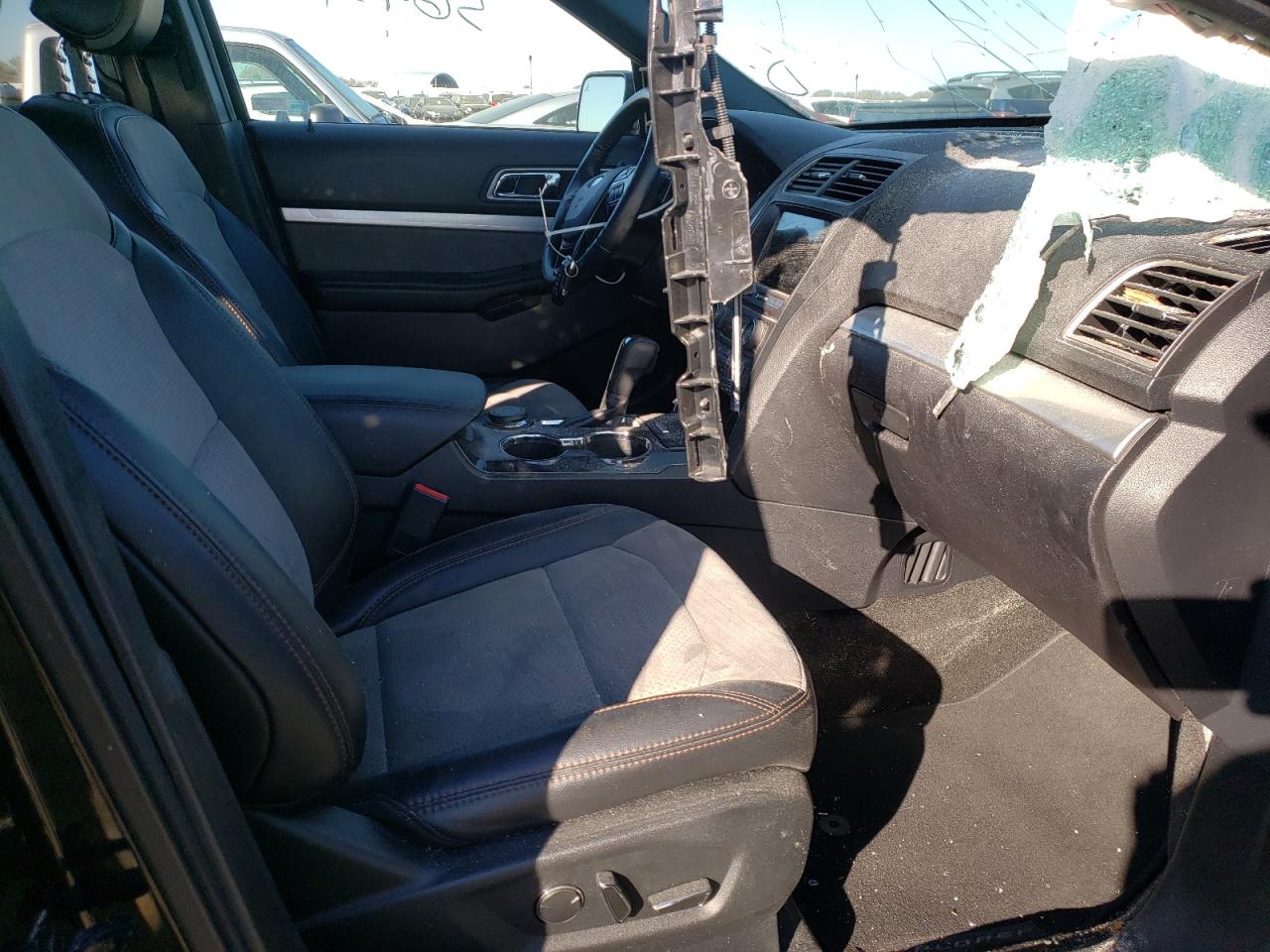 Photo 5 from auction – 2017 FORD EXPLORER X with VIN 1FM5K8D83HGD04856