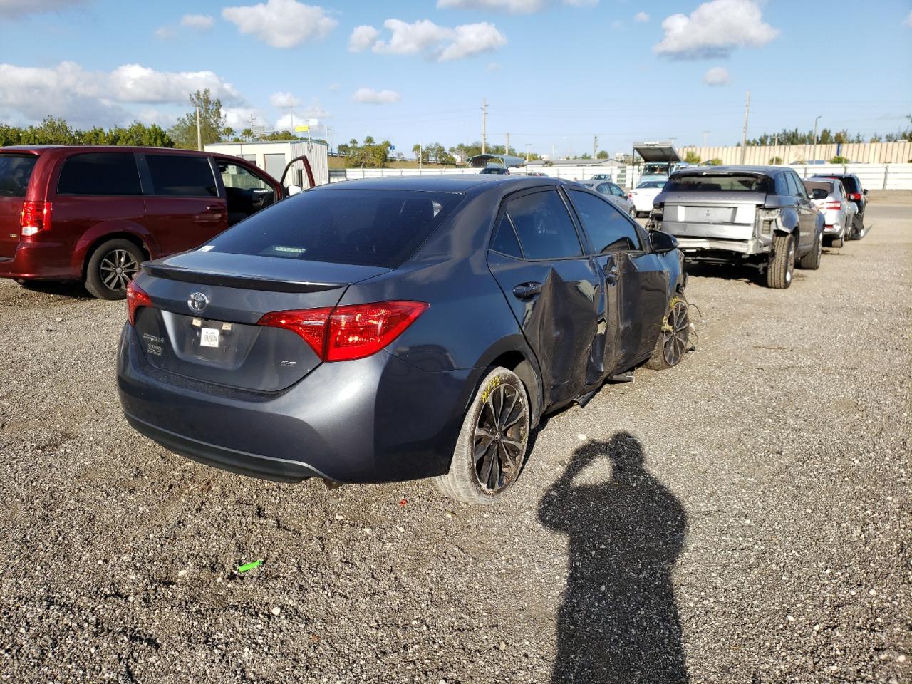 Photo 4 from auction – 2017 TOYOTA COROLLA L with VIN 5YFBURHE3HP610008