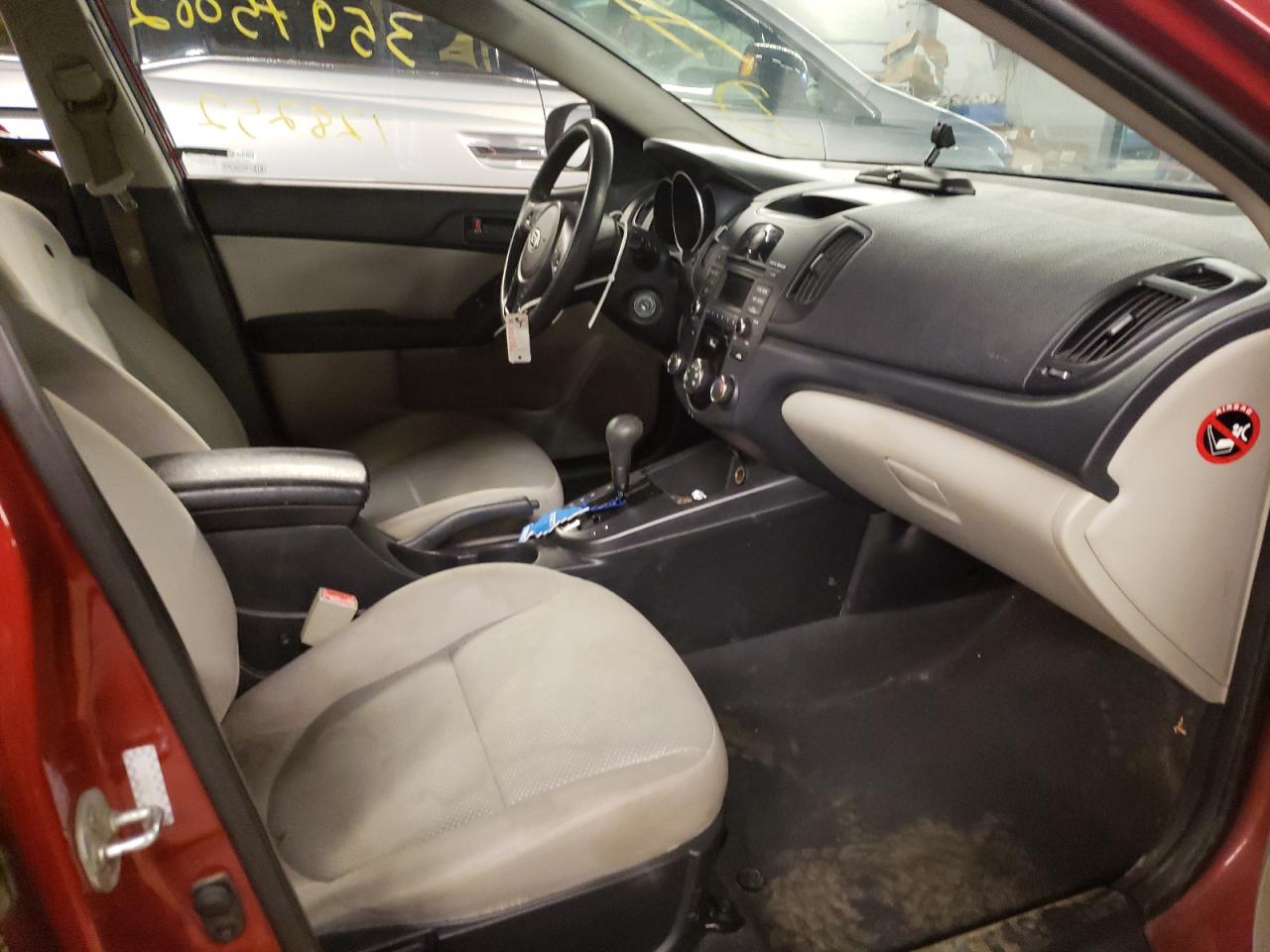 Photo 5 from auction – 2010 KIA FORTE EX with VIN KNAFU4A26A5100725