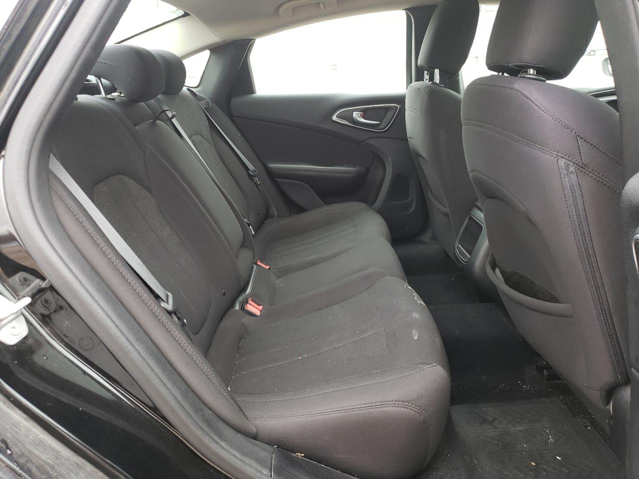 Photo 6 from auction – 2015 CHRYSLER 200 LIMITE with VIN 1C3CCCAB1FN572104