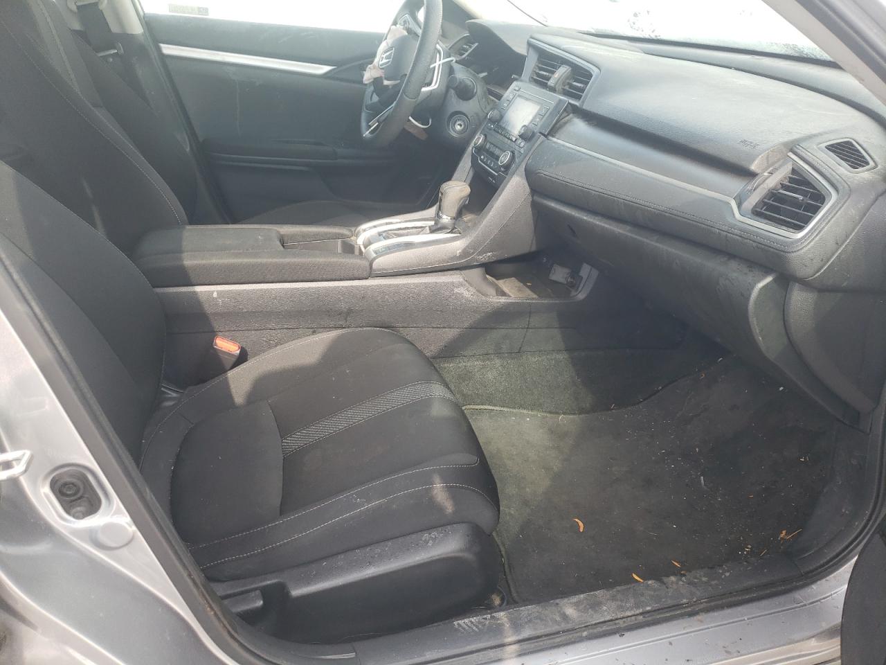 Photo 5 from auction – 2018 HONDA CIVIC LX with VIN 19XFC2F53JE032997