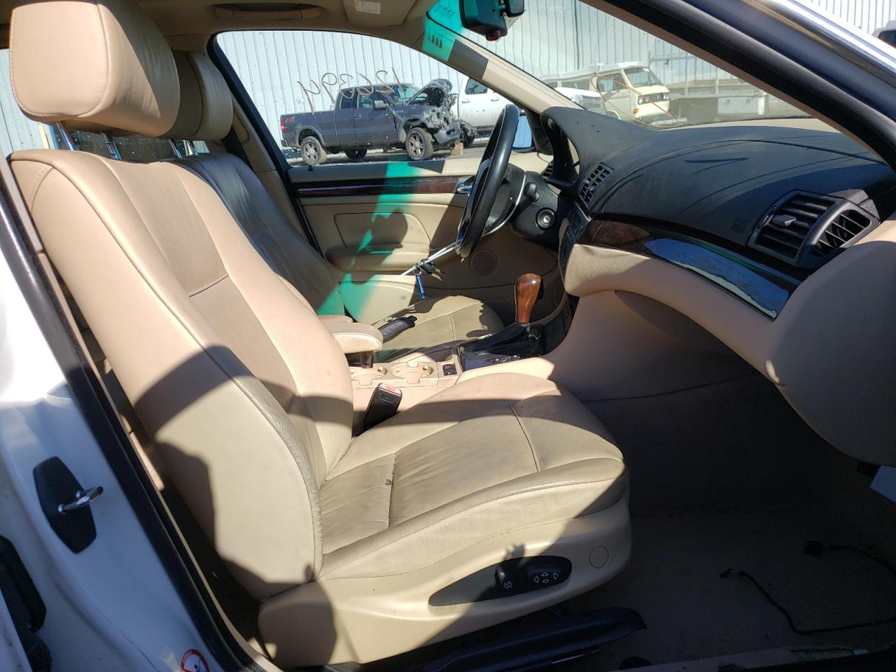 Photo 5 from auction – 2002 BMW 325 XIT with VIN WBAEP334X2PF00419