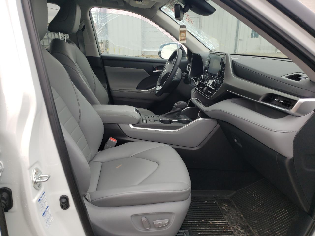 Photo 5 from auction – 2021 TOYOTA HIGHLANDER with VIN 5TDGZRBH5MS549952
