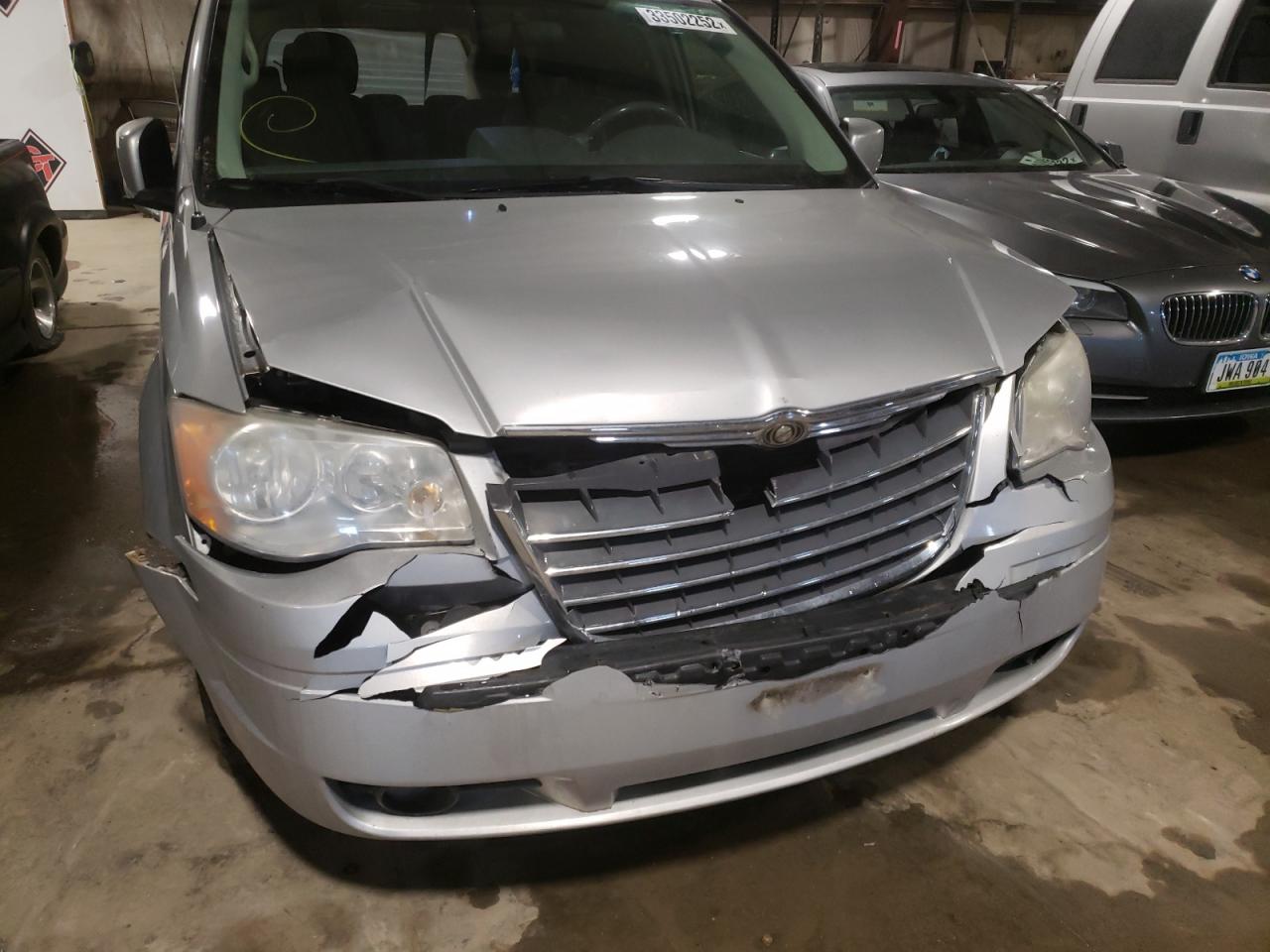 Photo 9 from auction – 2008 CHRYSLER TOWN & COU with VIN 2A8HR54P28R815260