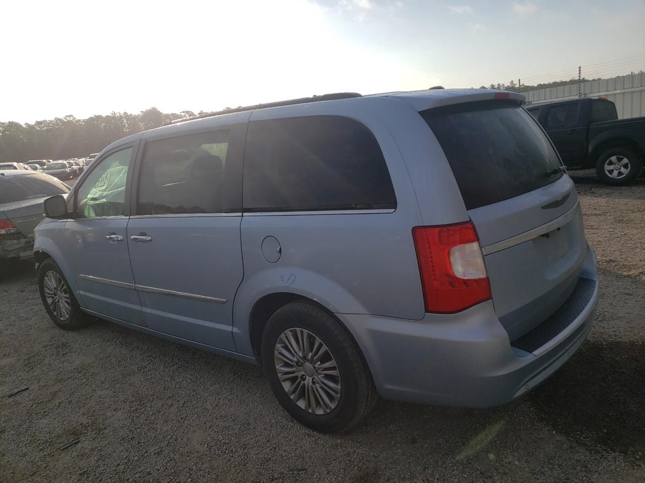 Photo 3 from auction – 2016 CHRYSLER TOWN & COU with VIN 2C4RC1CG4GR253979