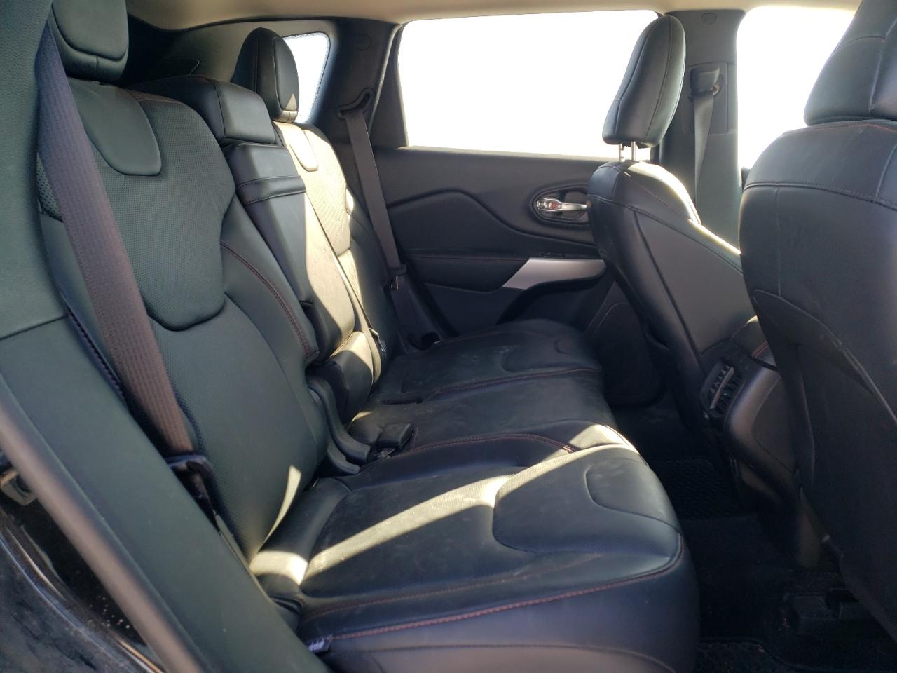 Photo 6 from auction – 2018 JEEP CHEROKEE T with VIN 1C4PJMBX8JD550103