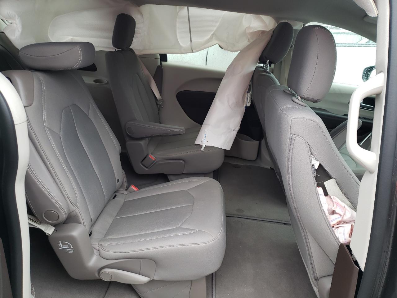 Photo 6 from auction – 2017 CHRYSLER PACIFICA L with VIN 2C4RC1CG7HR722340