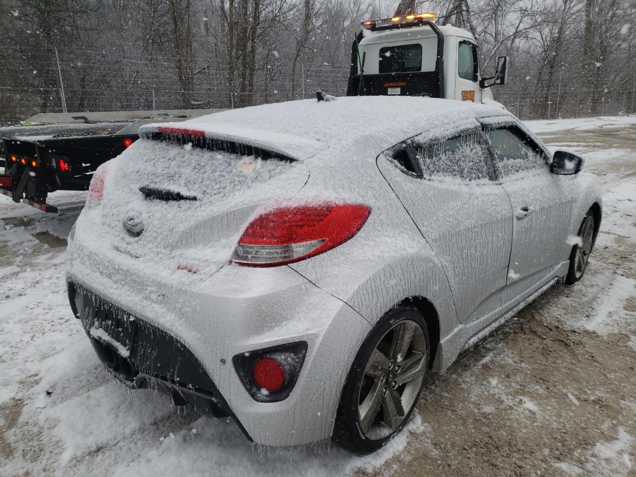 Photo 4 from auction – 2013 HYUNDAI VELOSTER T with VIN KMHTC6AE6DU109090