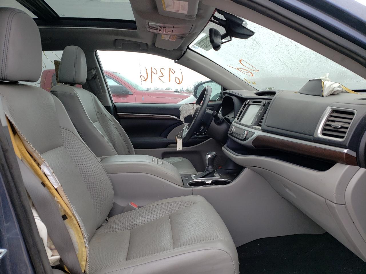 Photo 5 from auction – 2016 TOYOTA HIGHLANDER with VIN 5TDDKRFH0GS255915