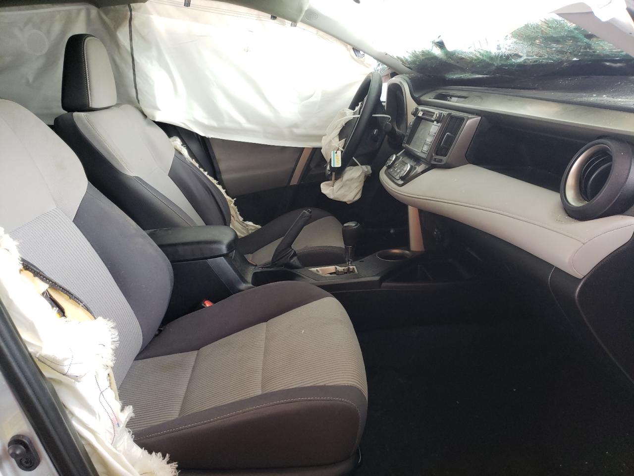 Photo 5 from auction – 2015 TOYOTA RAV4 XLE with VIN 2T3WFREV8FW170175