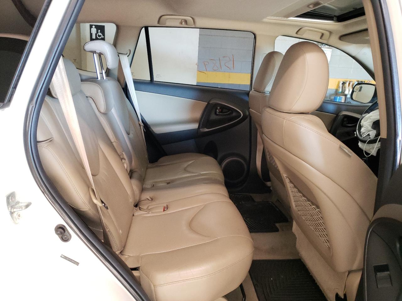 Photo 6 from auction – 2011 TOYOTA RAV4 LIMIT with VIN 2T3DK4DV3BW056540