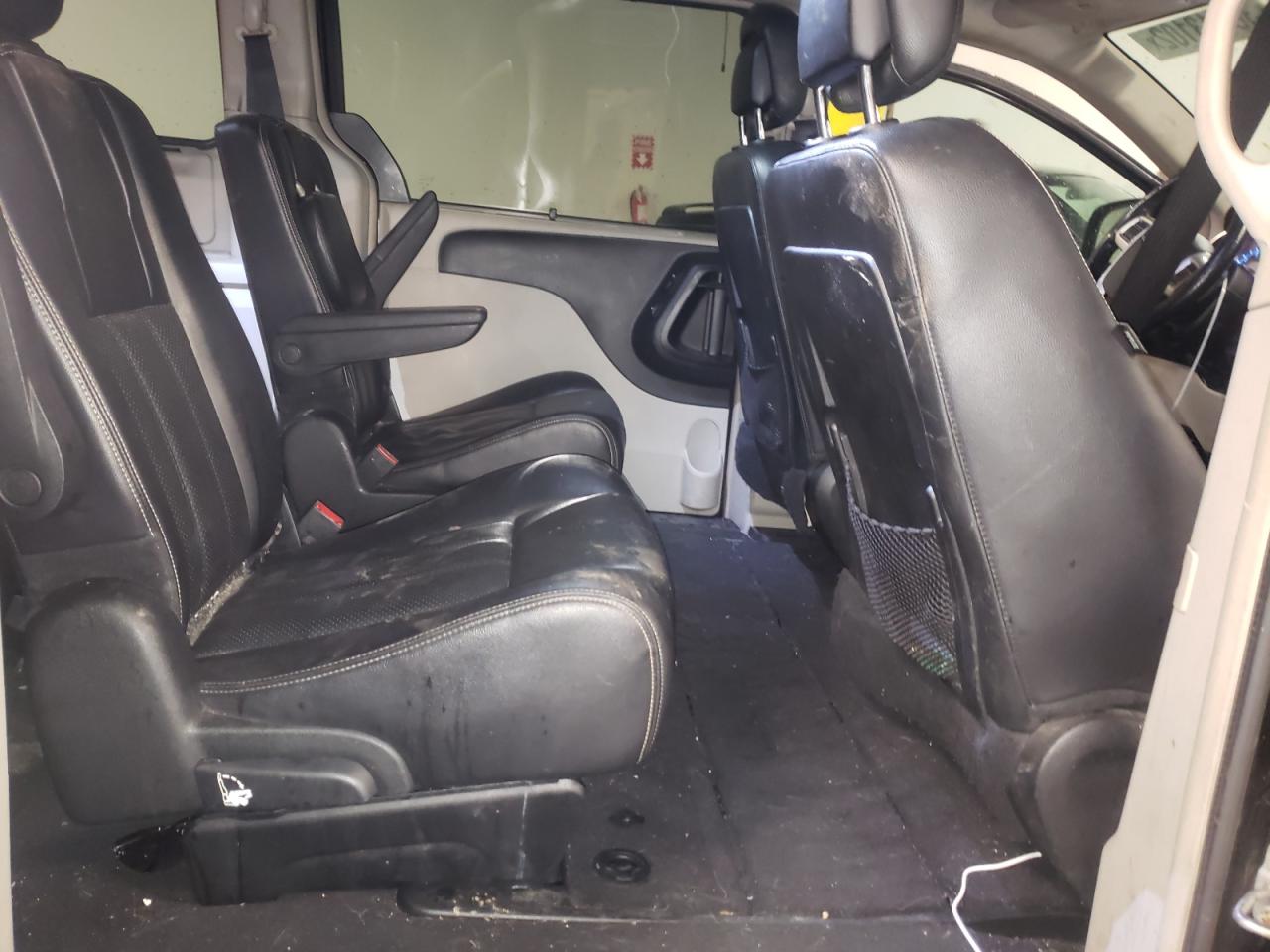 Photo 6 from auction – 2014 CHRYSLER TOWN & COU with VIN 2C4RC1CG2ER373454