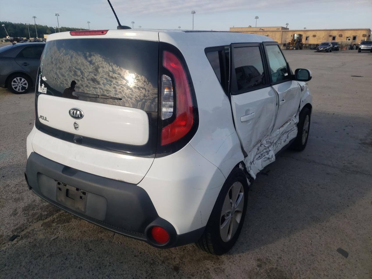 Photo 4 from auction – 2015 KIA SOUL with VIN KNDJN2A29F7131462