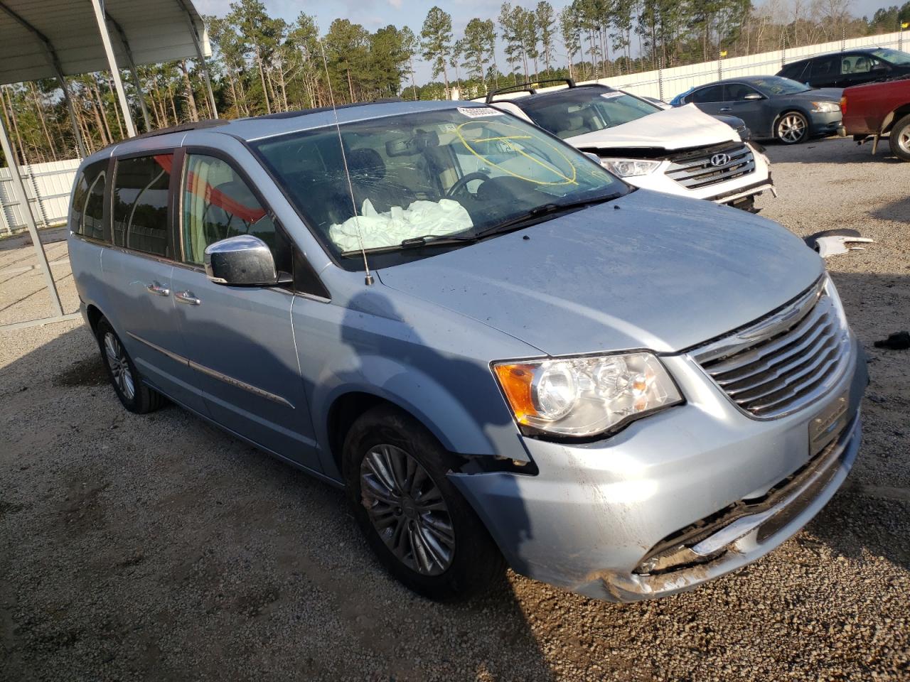 CHRYSLER TOWN & COU 2016 with VIN 2C4RC1CG4GR253979 - Photo from auction