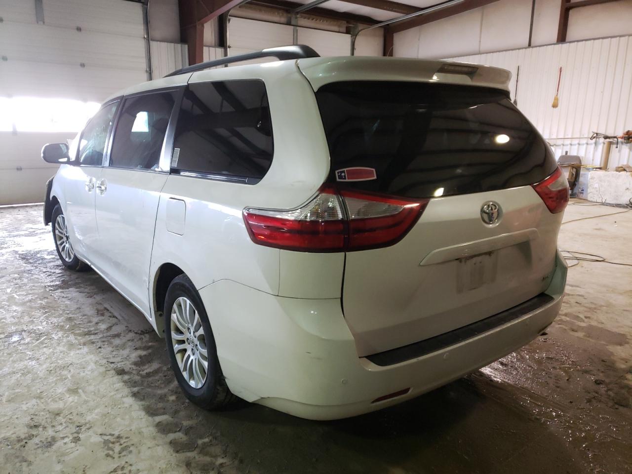 Photo 3 from auction – 2015 TOYOTA SIENNA XLE with VIN 5TDYK3DC5FS646031