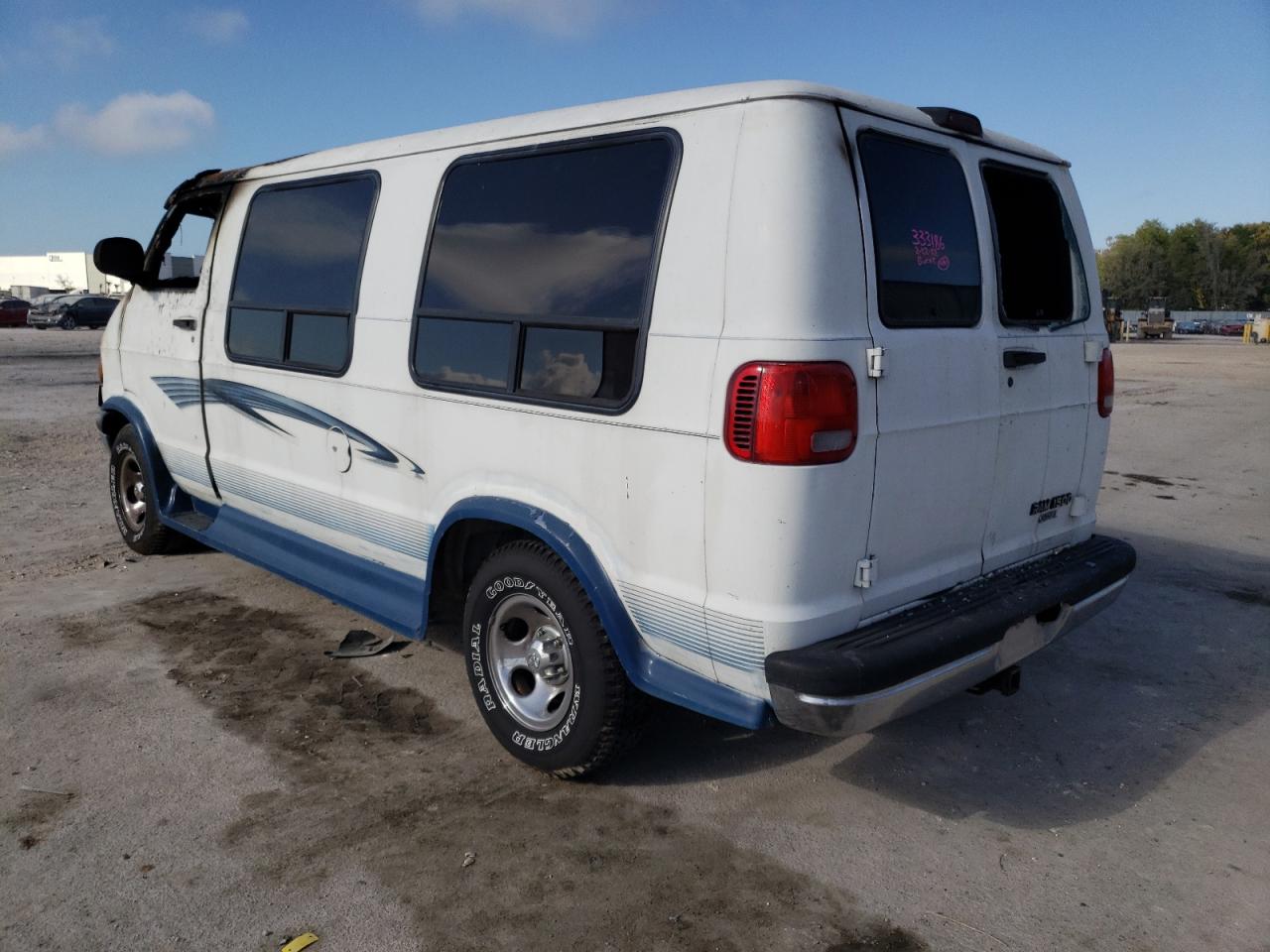 Photo 3 from auction – 1999 DODGE RAM VAN B1 with VIN 2B6HB11Y0XK562694