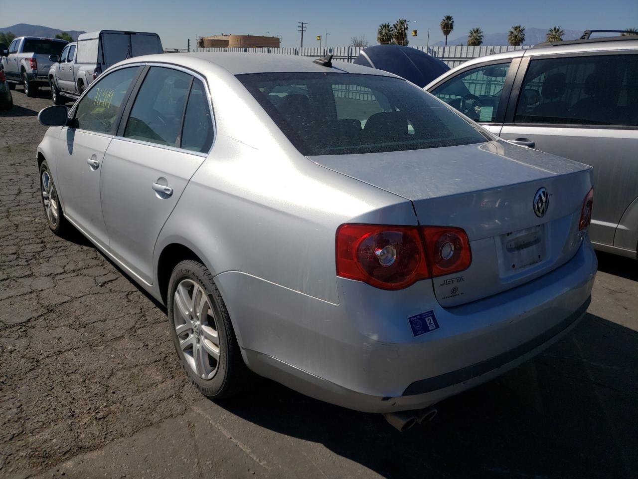 Photo 3 from auction – 2007 VOLKSWAGEN JETTA 2.5 with VIN 3VWSF71K97M050156