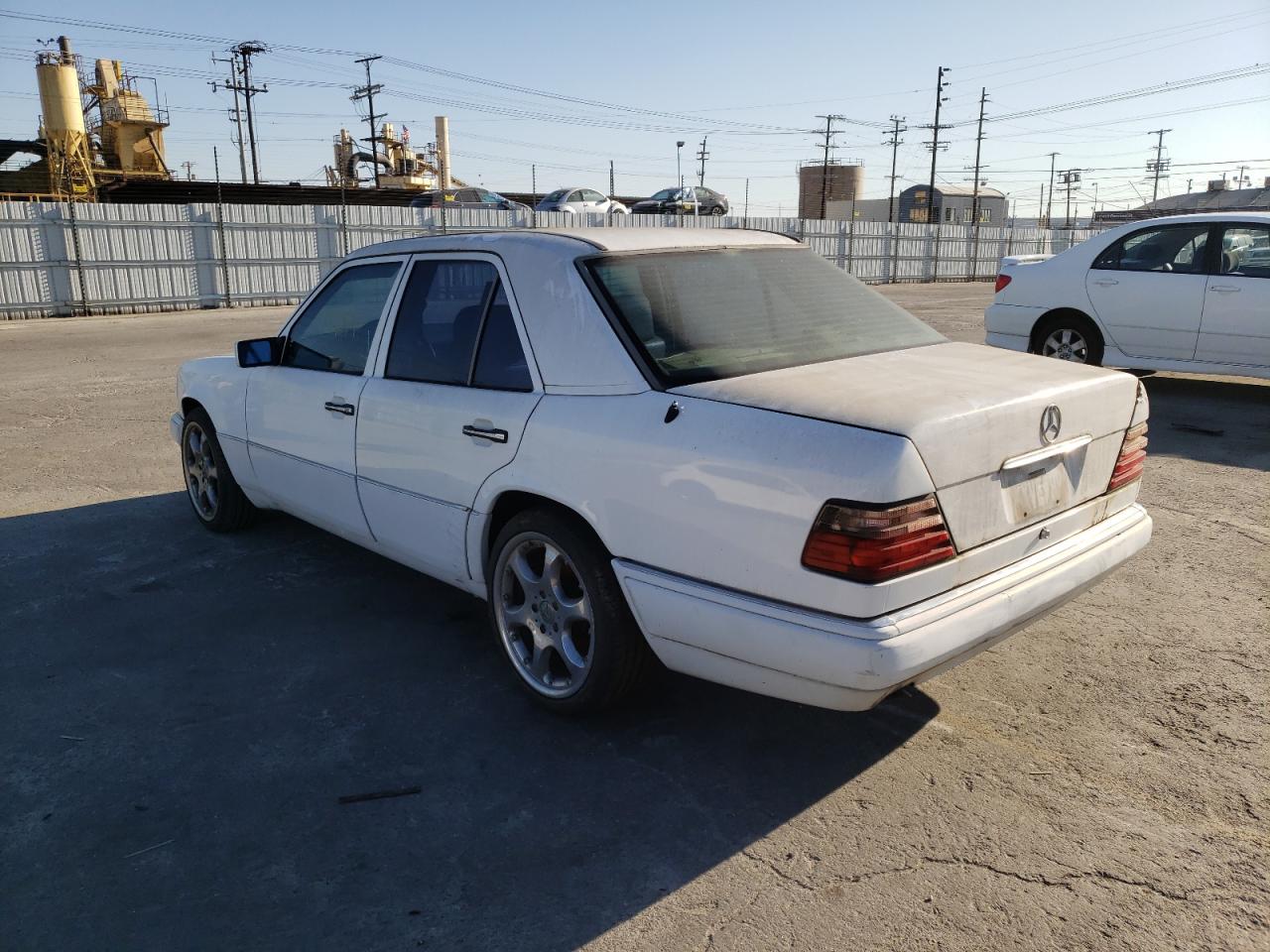 Photo 3 from auction – 1995 MERCEDES-BENZ E-CLASS with VIN WDBEB31E3SC080597
