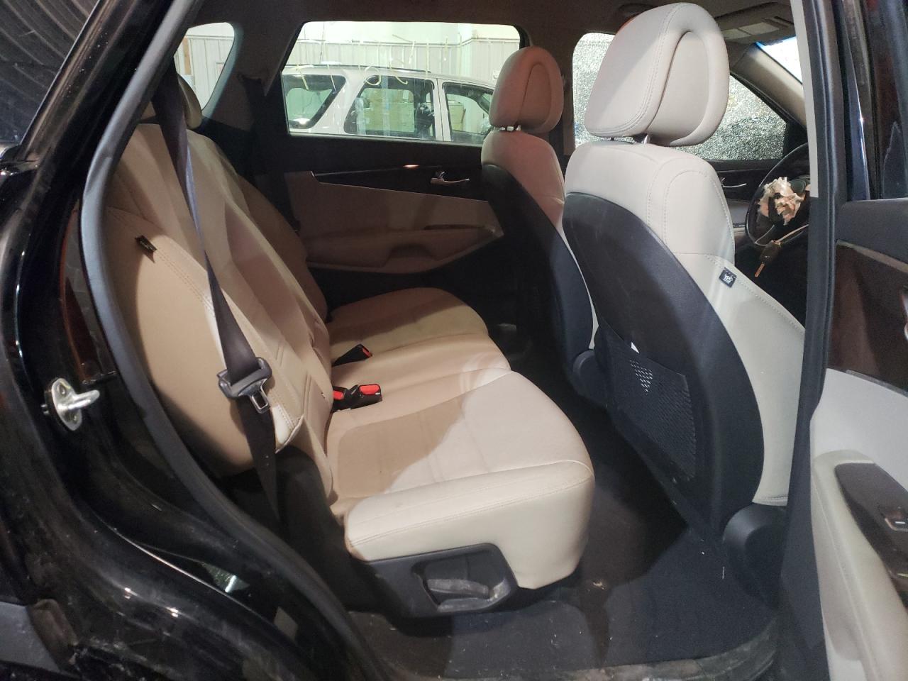Photo 6 from auction – 2016 KIA SORENTO LX with VIN 5XYPGDA37GG075017