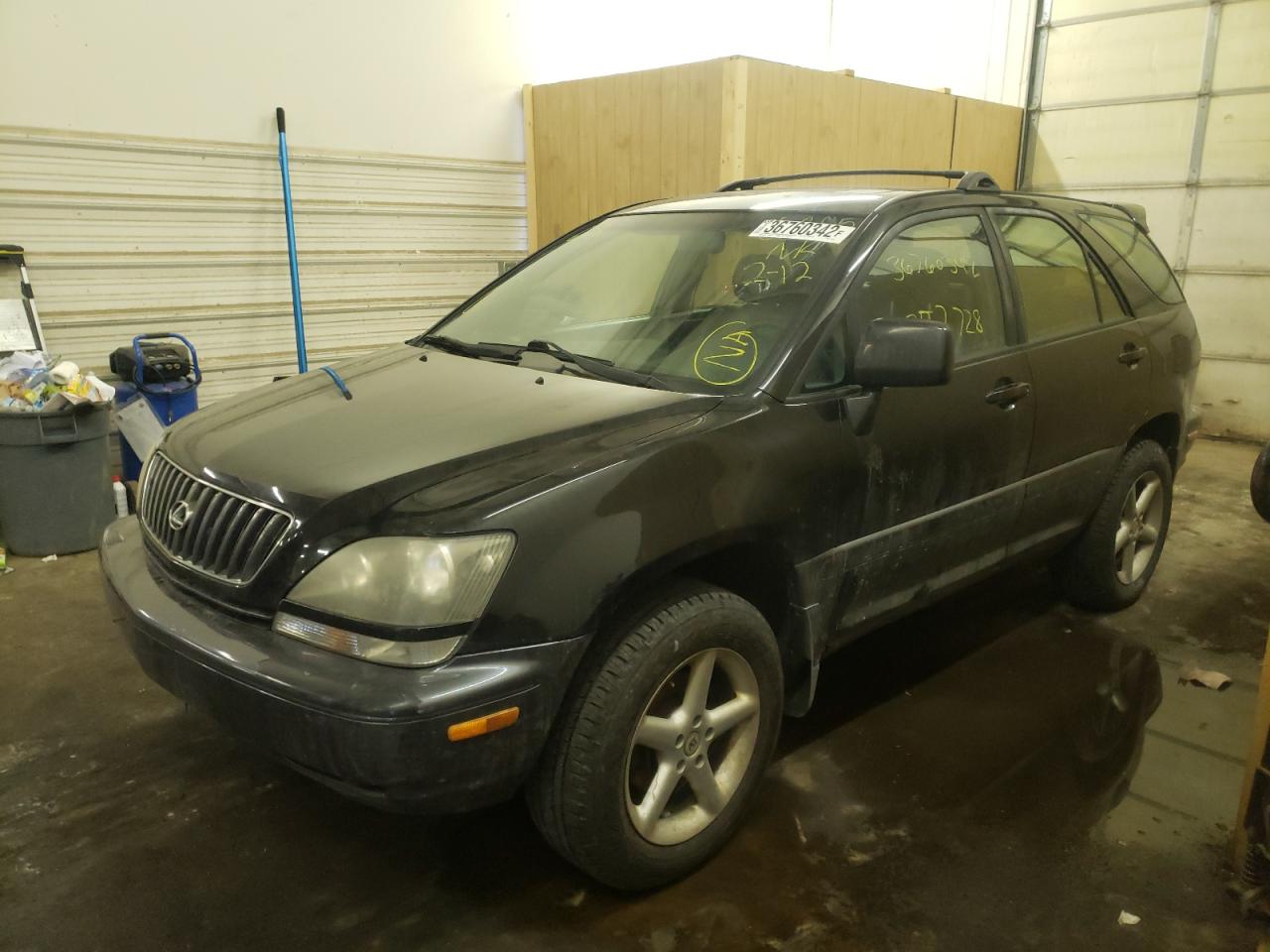 Photo 2 from auction – 2000 LEXUS RX 300 with VIN JT6HF10UXY0101768
